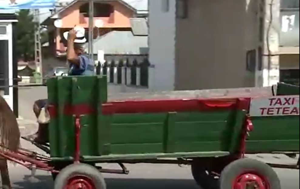 Orașul fantomă, aflat la 30 de km de Capitală. Nu are primar sau drumuri, dar are taxiul-căruță. FOTO