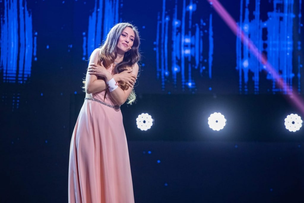 Cine este Jeni Ion, concurenta de la X Factor care a emoţionat-o profund pe Loredana Groza. Motivul teribil pentru care a rămas fără auz