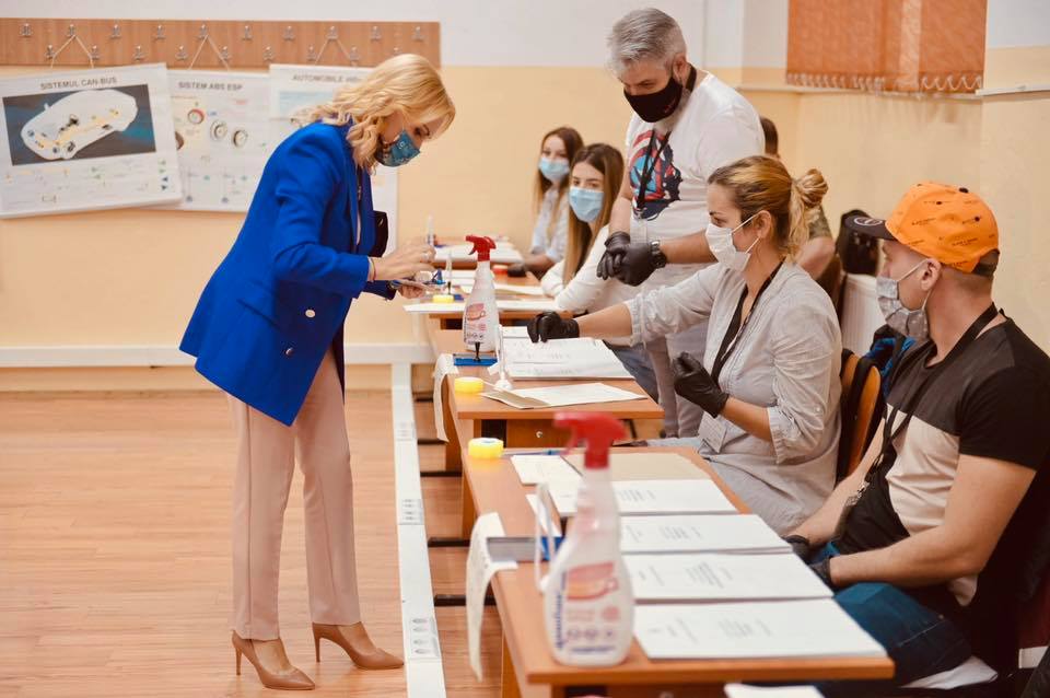 Mesajul dur transmis de Gabriela Firea după ce a votat: ”O zi în care tinerii nu vor câinii nimănui la Primărie”