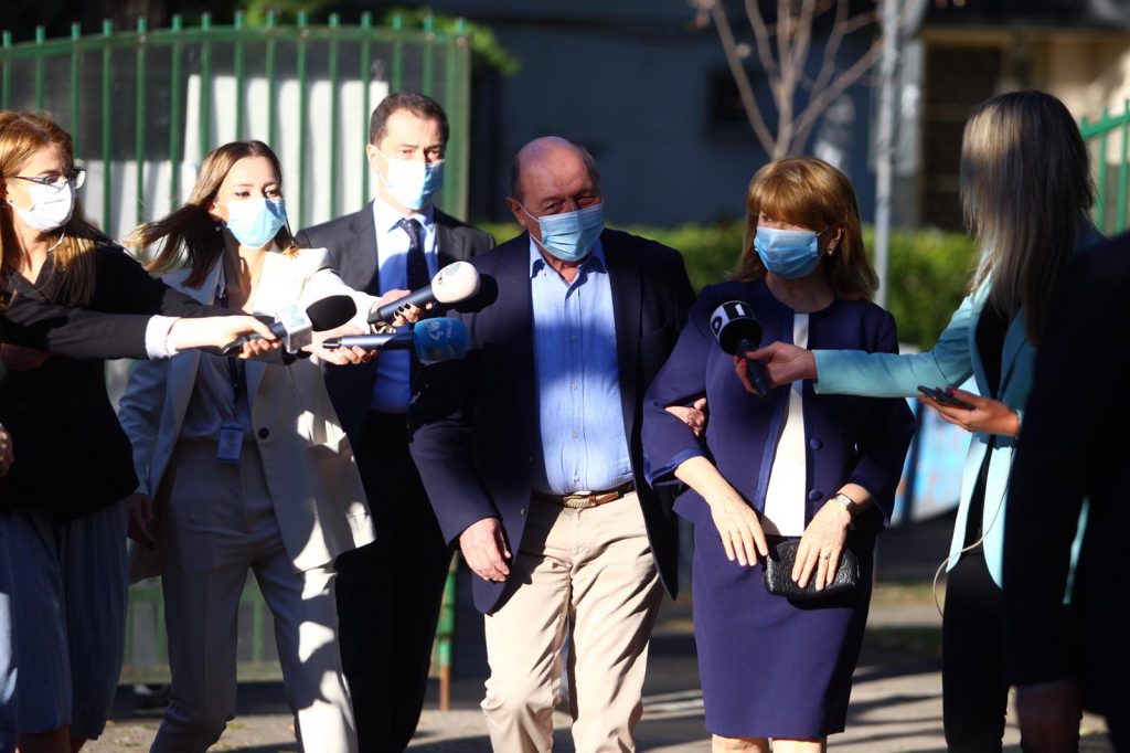 FOTO | Traian Băsescu a votat la alegerile locale. Ce i-a sfătuit pe bucureșteni