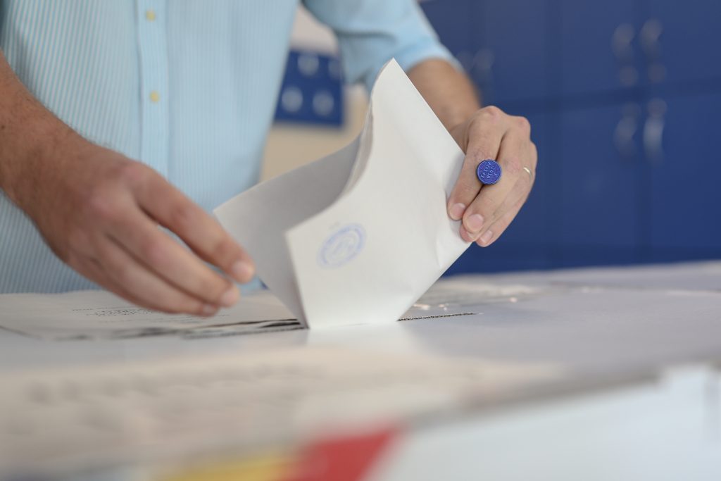 Neregulă gravă în sectorul 3! Un alegător a primit un buletin de vot ștampilat cu Firea