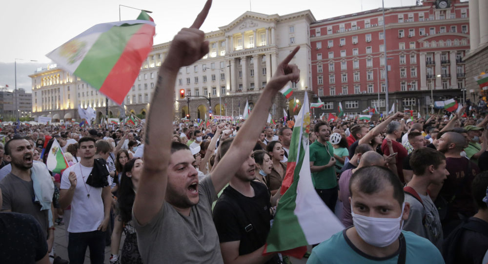 Proteste dure în Bulgaria! Manifestanții s-au bătut cu forțele de ordine. Premierul Boiko Borisov  a primit undă verde pentru a modifica Constituția