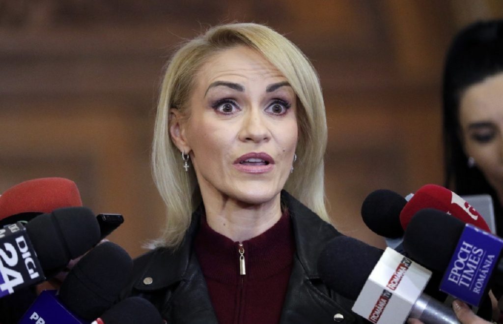 Imaginea zilei | Ce a scris un bucureștean pe o coală A4, pentru Gabriela Firea. Mesajul a devenit viral