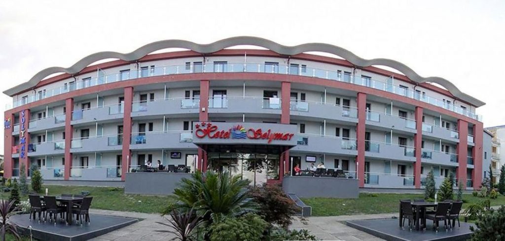 Camerista unui hotel din Mangalia, amenințată și dată afară de patron pentru că și-a cerut salariul