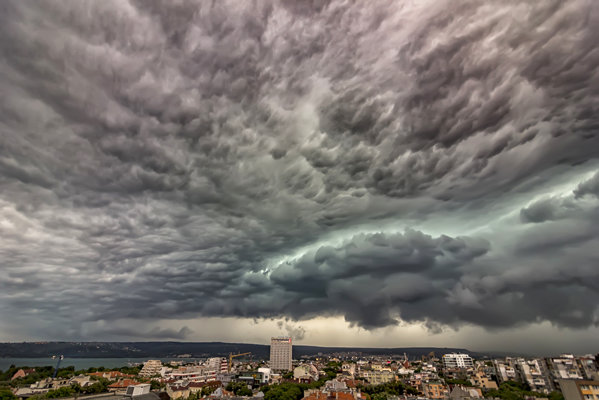 Alertă METEO! Noi coduri galbene de ploi și vijelii pentru cea mai mare parte a țării