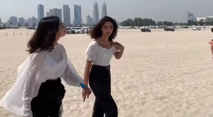 Bianca Mihai, concurenta „X Factor”, are o sosie în Dubai. Asemănarea este izbitoare | VIDEO