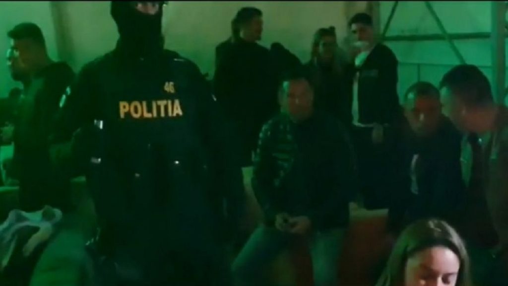 Poliția a intervenit în forță într-un club din județul Olt, după ce 170 de persoane au petrecut și au sfidat legea. Au fost aplicate amenzi drastice