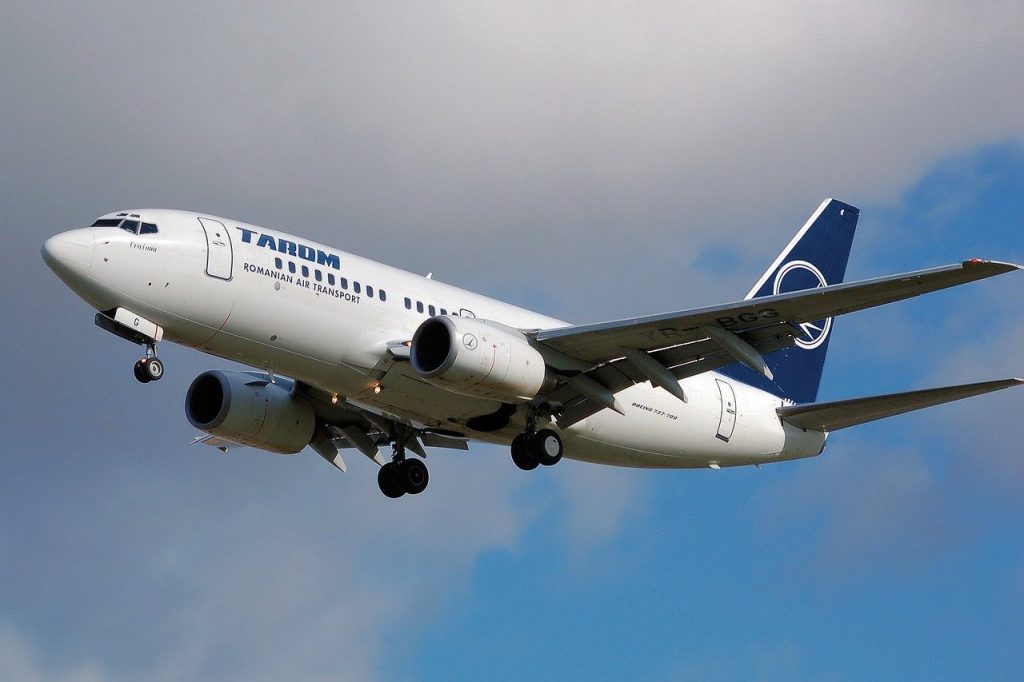 Tarom ia măsuri drastice în plină pandemie. Angajații rămân fără o parte semnificativă din salariu