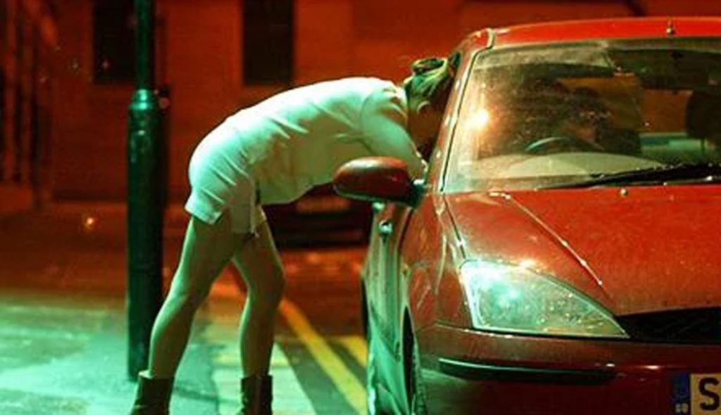 Povestea șocantă a unei tinere din Iași. S-a prostituat pentru a-i intra în grații iubitului, iar toate încasările ajungeau în buzunarul bărbatului