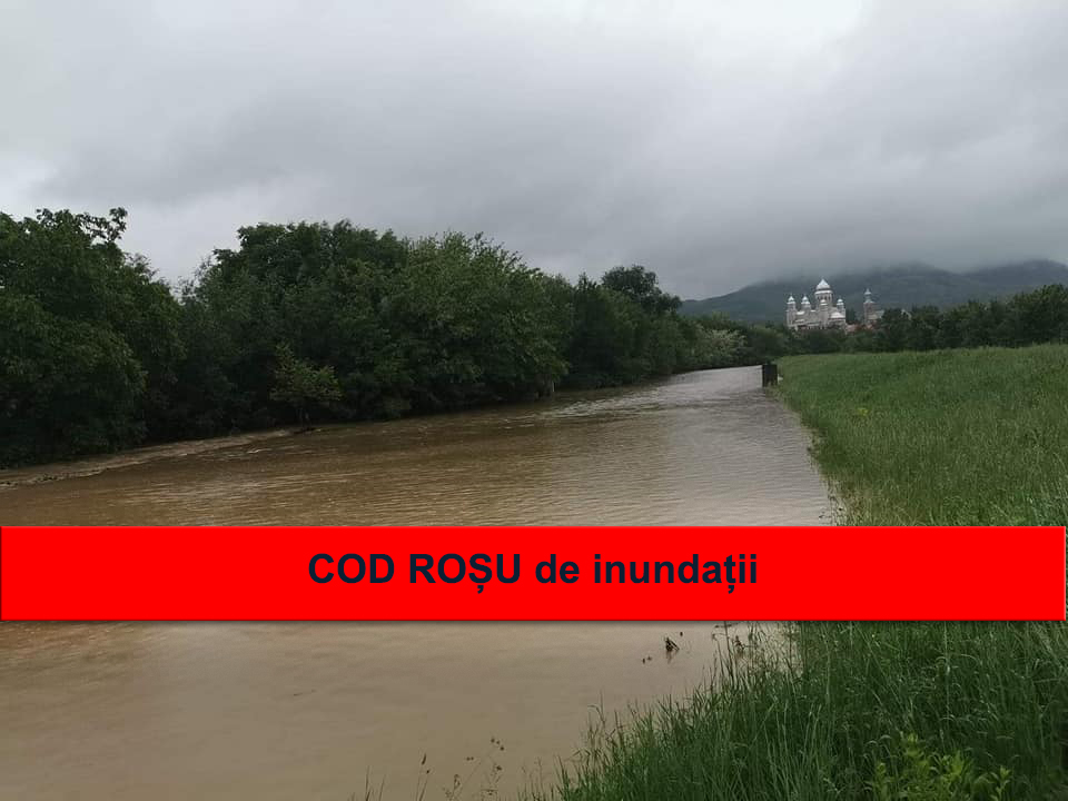 Cod portocaliu de inundaţii în mai multe judeţe. Avertizarea este în vigoare de vineri până luni