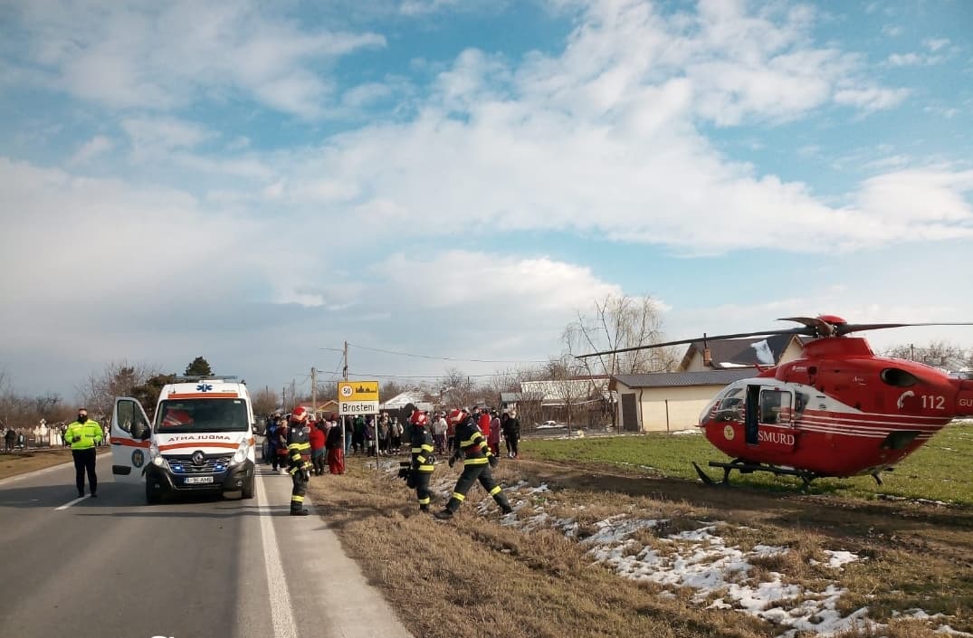 O gravidă a fost lovită de autoturism în Ialomița! Femeia e în stare grava. Un elicopter SMURD a aterizat de urgență