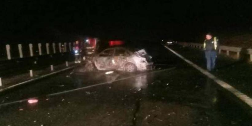 Accident grav pe A1! Două persoane au decedat, iar un autoturism a luat foc în urma impactului