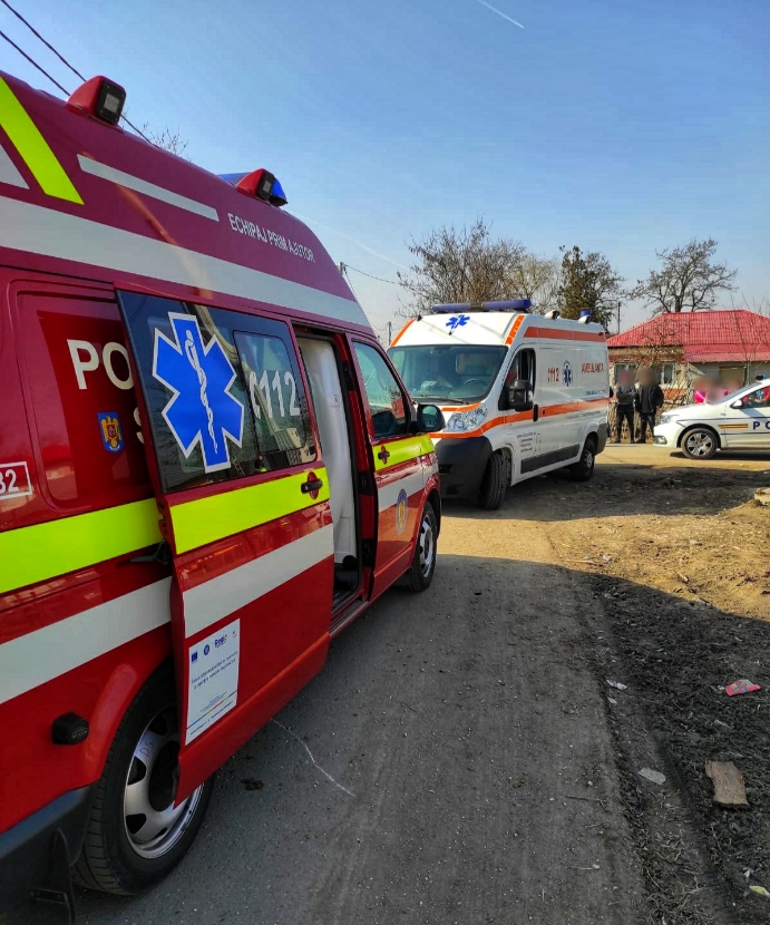 Un șofer începător a provocat un accident grav! O femeie și un copil de 9 luni au fost loviți de un autoturism