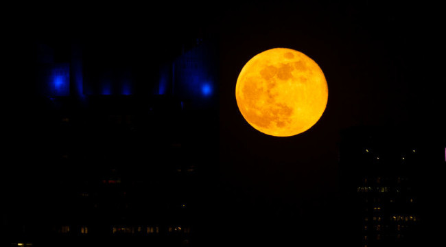 Când va putea fi observată prima superlună din această primăvară