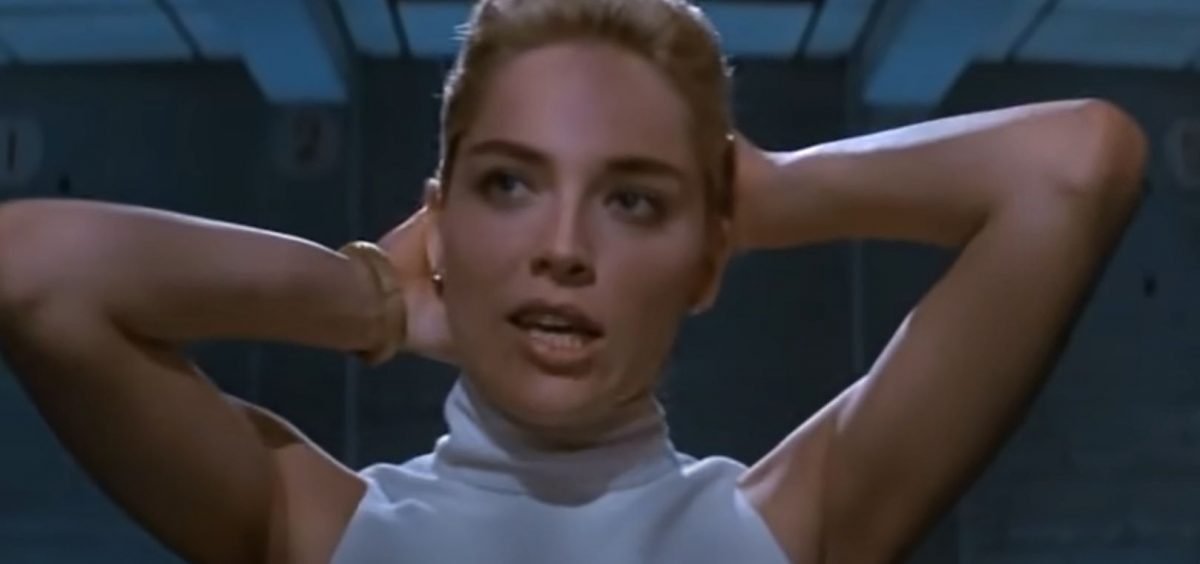 Dezvăluiri uluitoare despre cea mai cunoscută scenă erotică din anii 90. Sharon Stone: „Am fost păcălită să renunț la lenjeria intimă în Basic Instinct”. VIDEO