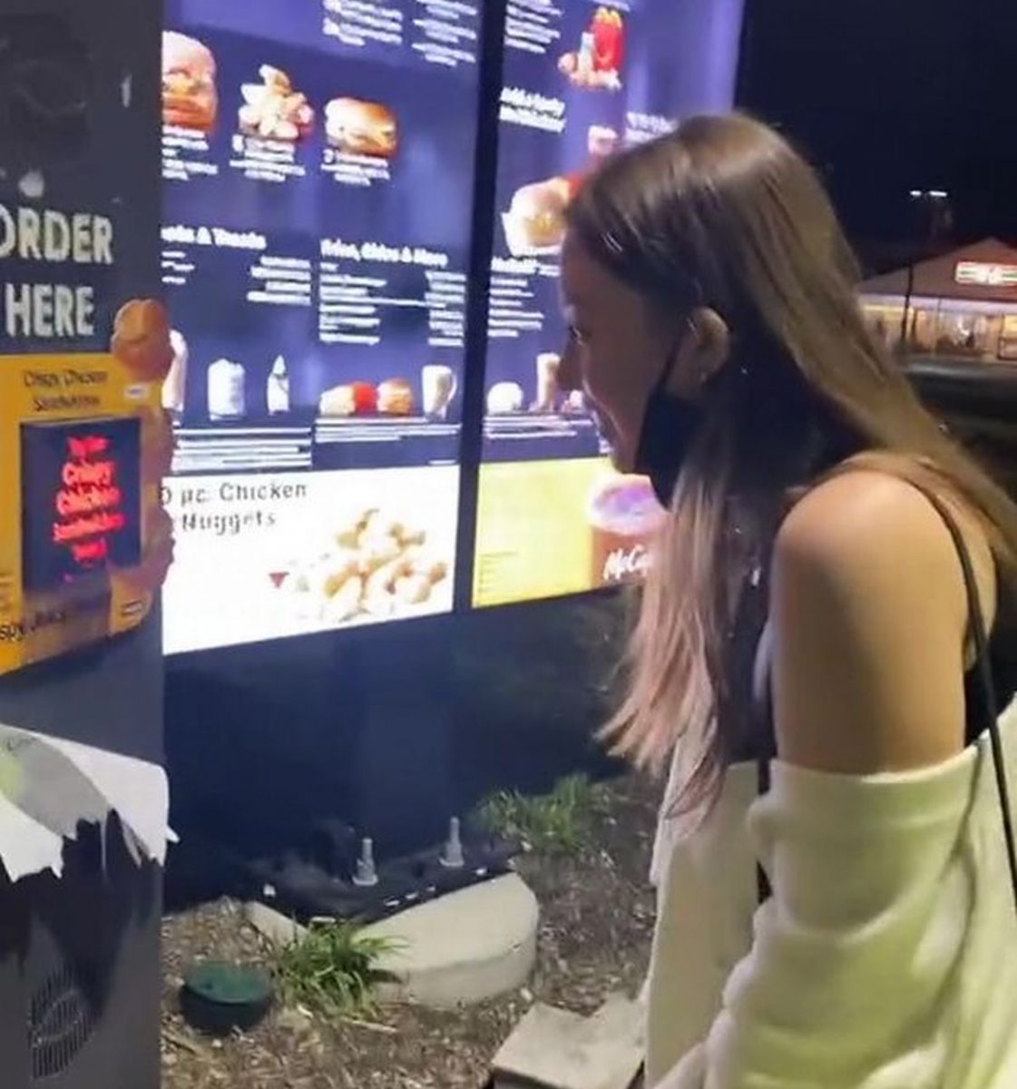 Viral! Ce poți să pățești dacă nu ai mașină și comanzi McDonald’s drive-thru