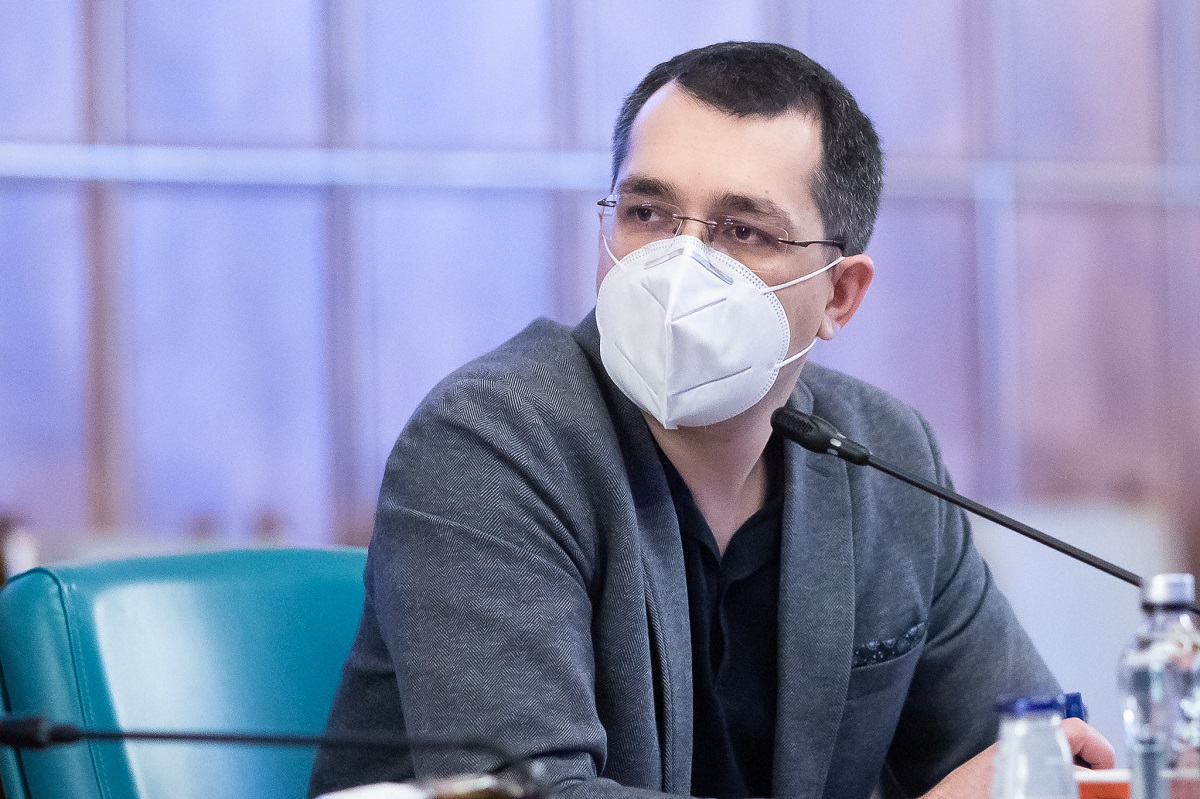 Vlad Voiculescu, despre protestele din București: „Cu toţii suntem de acord cu «jos pandemia!», dar vaccinarea este sigura soluţie”