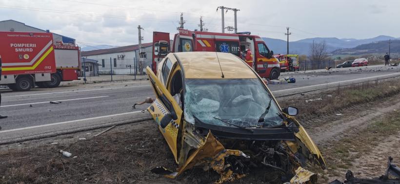 Accident grav la Sibiu! Trei persoane și-au pierdut viața în urma impactului. O femeie însărcinată a ajuns de urgență la spital