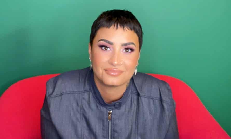 Demi Lovato, declarații-șoc: „Nu mă identific nici ca femeie, nici ca bărbat”. Cântăreața este dependentă de droguri și alcool