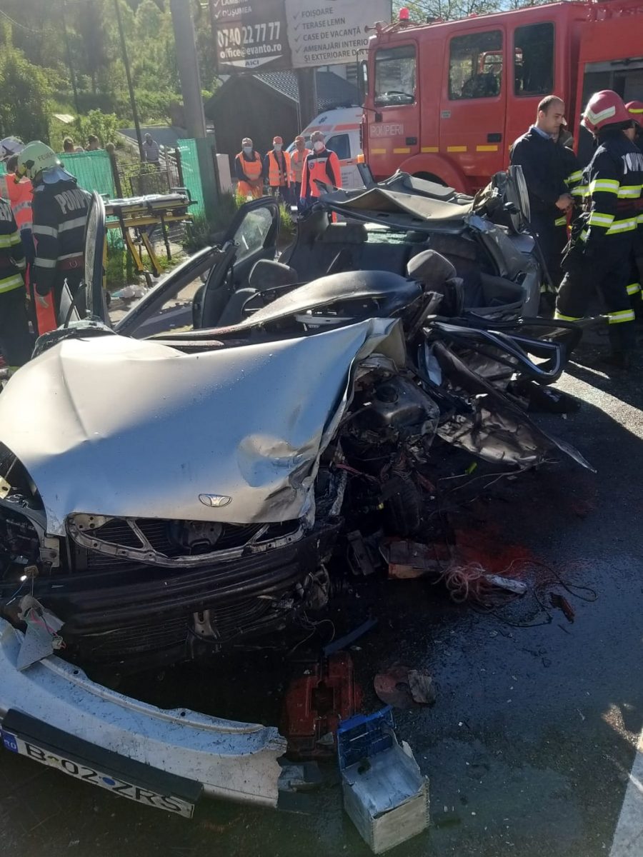 Accident grav cu cinci morți pe DN1, în dreptul localității Nistorești. Traficul este complet blocat şi deviat prin Breaza. FOTO