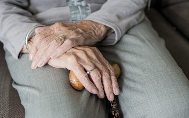 Tânăr din Iași, obligat să lucreze gratis la un cămin pentru pensionari după ce a jefuit doi bărbați