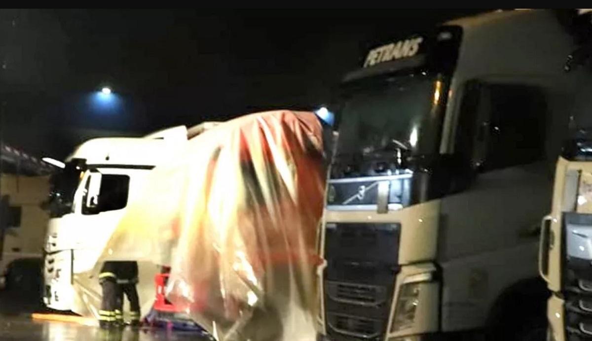 Panică în rândul șoferilor de tir! Un alt român a fost găsit mort în Italia. Bărbatul prezenta pe corp mai multe răni înjunghiate