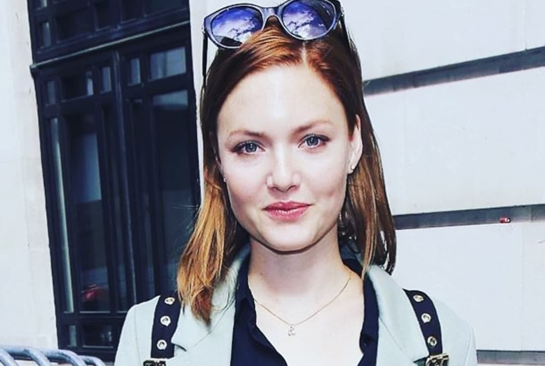 Vești mari din showbiz-ul internațional! Actrița Holliday Grainger a devenit mămică de gemeni