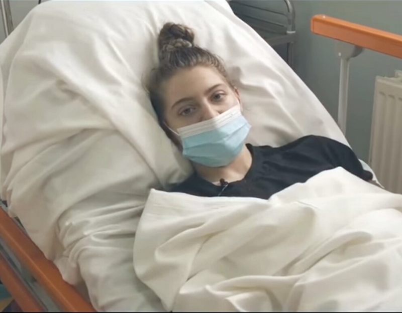 Dovada că minunile există. Maria, studenta de 19 ani din Rădăuți, care s-a trezit miracolos din comă, a revenit la școală