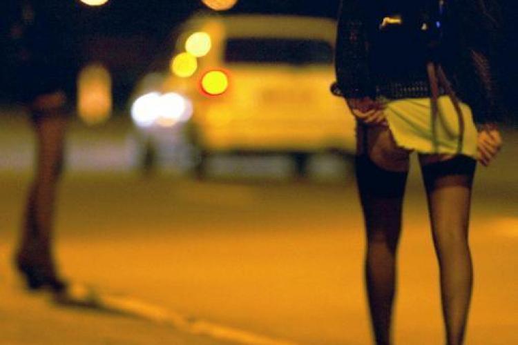 BANC. O prostituată acostează un bătrân