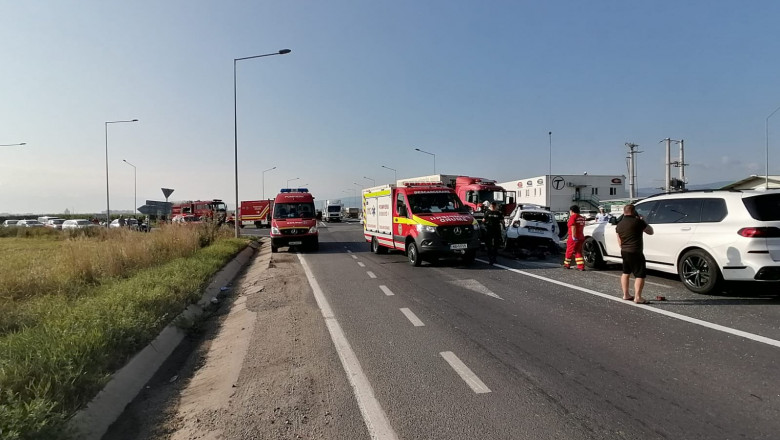 Accident grav în Sibiu. Patru persoane și-au pierdut viața, după ce o mașină a intrat într-un TIR