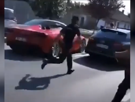 Momentul în care un polițist este lovit de un Ferrari, la Bocșa. Bolidul, oprit ca în filme, cu focuri de armă!