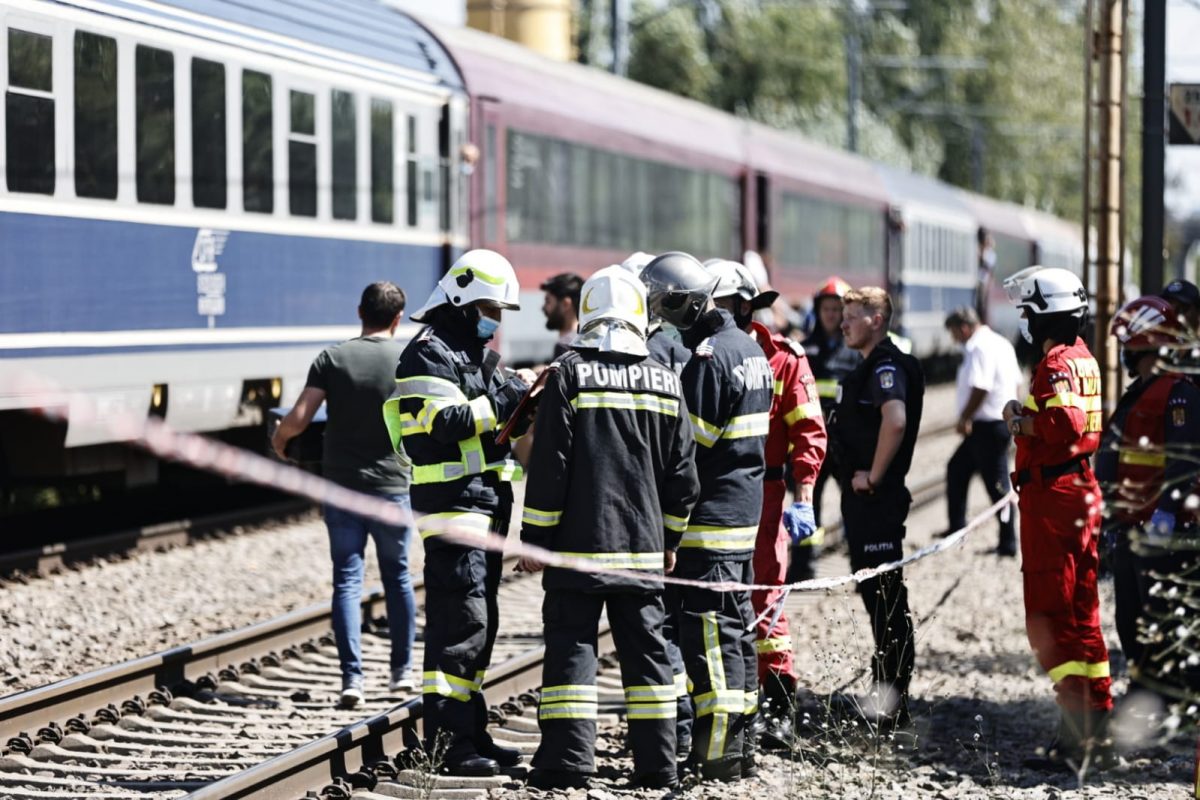 Accident grav pe linia de cale ferată București – Constanța. O persoană a căzut sub tren și a murit | FOTO