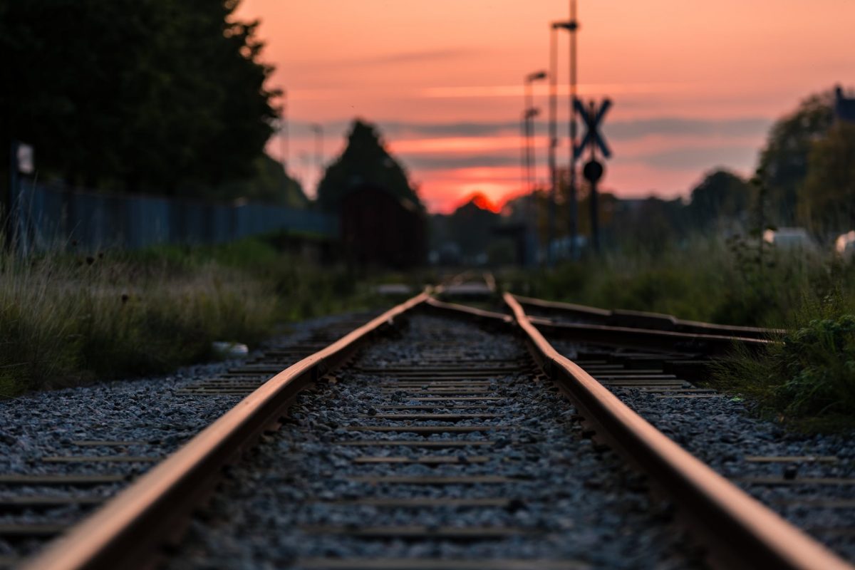 Mai ceva ca în filmele de groază! Doi bărbați au fost omorâți de tren în timp ce își plângeau fratele ucis în același loc, tot de un tren