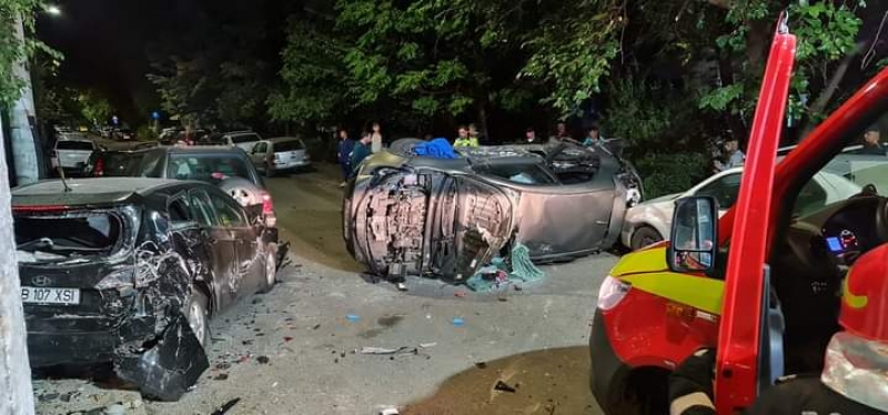 Accident cu patru victime în cartierul Militari din Capitală. Șapte mașini au fost implicate | FOTO