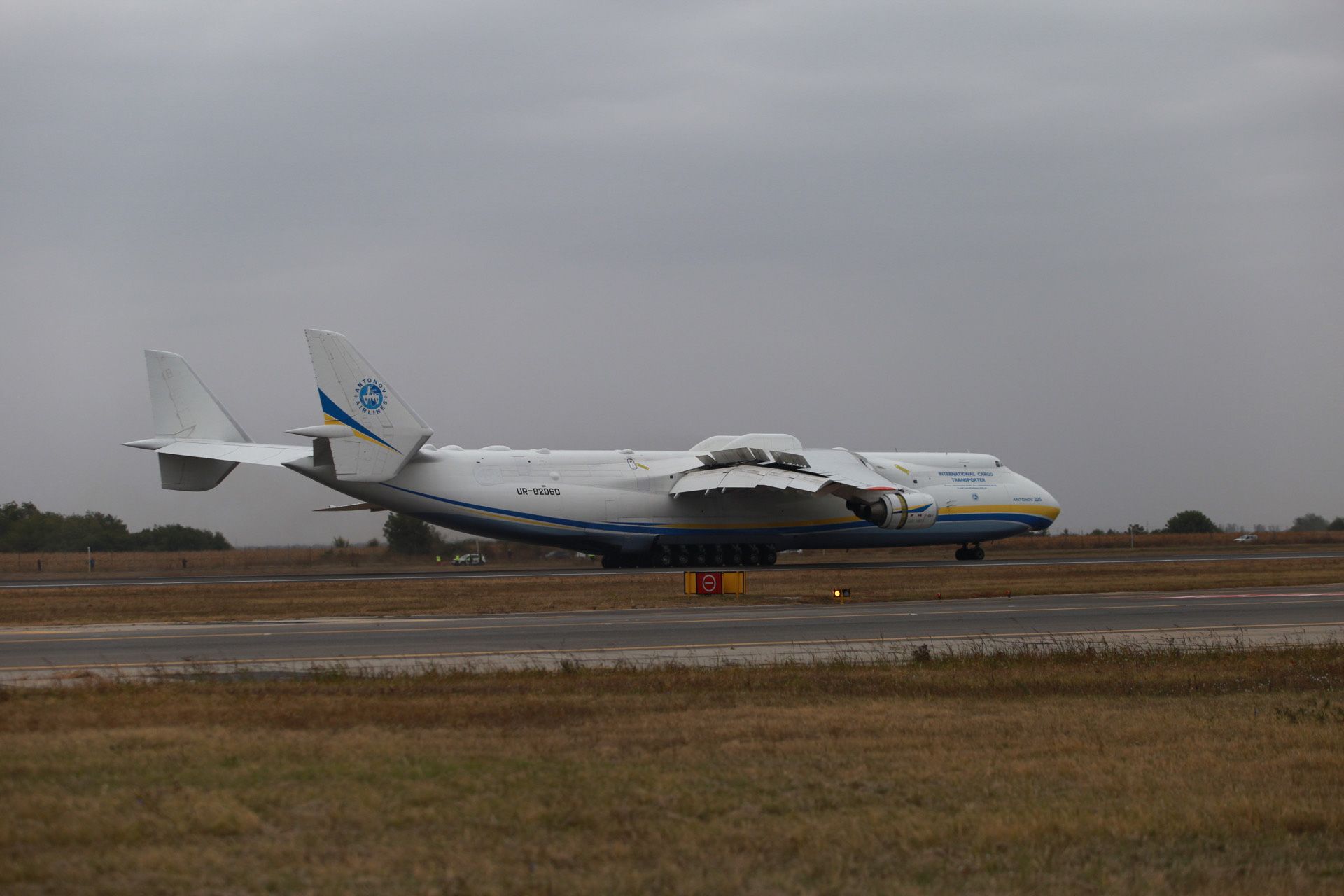 Imagini Uluitoare Cel Mai Mare Avion Din Lume Un Anatov AN 225 Mriya