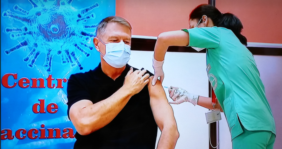 Klaus Iohannis şi-a făcut doza trei a vaccinului anti-COVID. Ce spune președintele României despre imunizarea obligatorie a medicilor și profesorilor