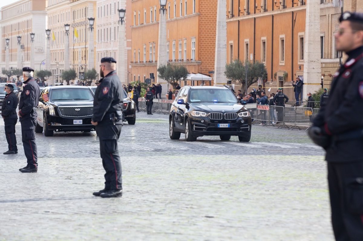 Un şofer român a intrat cu maşina în coloana oficială a lui Joe Biden. Ce spune presa italiană