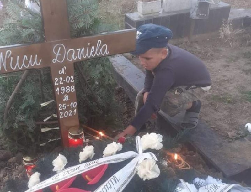 Povestea tristă a lui Valentin, băieţelul rămas orfan la doar 10 ani: „A murit mama mea”