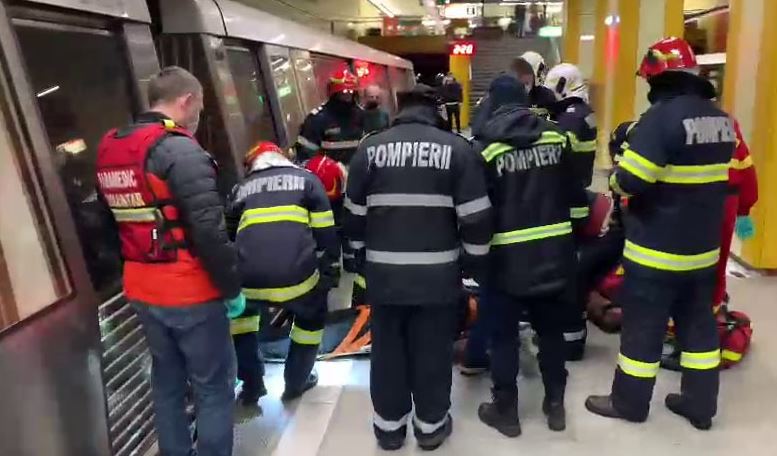 Incident la metrou. Un călător a căzut pe șine la Anghel Saligny | FOTO +VIDEO