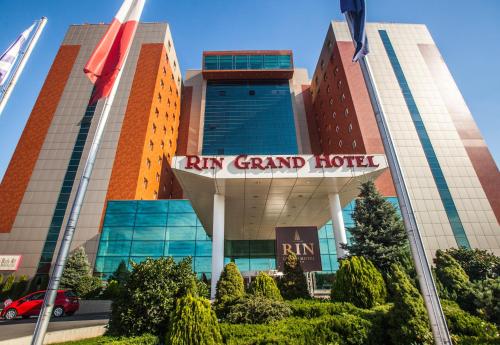 Ultimă oră. Rin Grand Hotel se închide total pentru turiști. În ce va fi transformată construcția