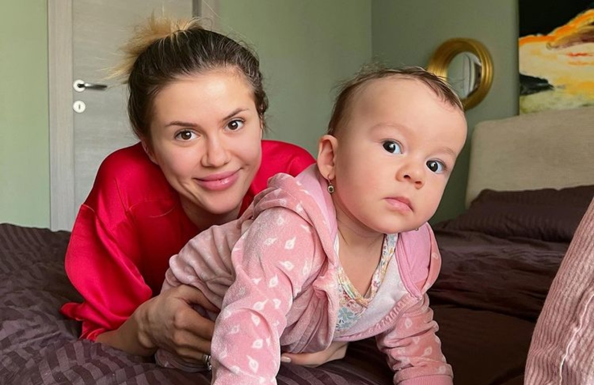 Emily Burghelea, de urgență la spital cu fetița ei: ”Mi-a fost frică toată noaptea că o să se sufoce”