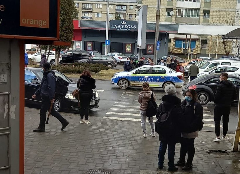 Se întâmplă din nou! Un copil a fost lovit de o maşină de Poliţie pe trecerea de pietoni, în Bacău