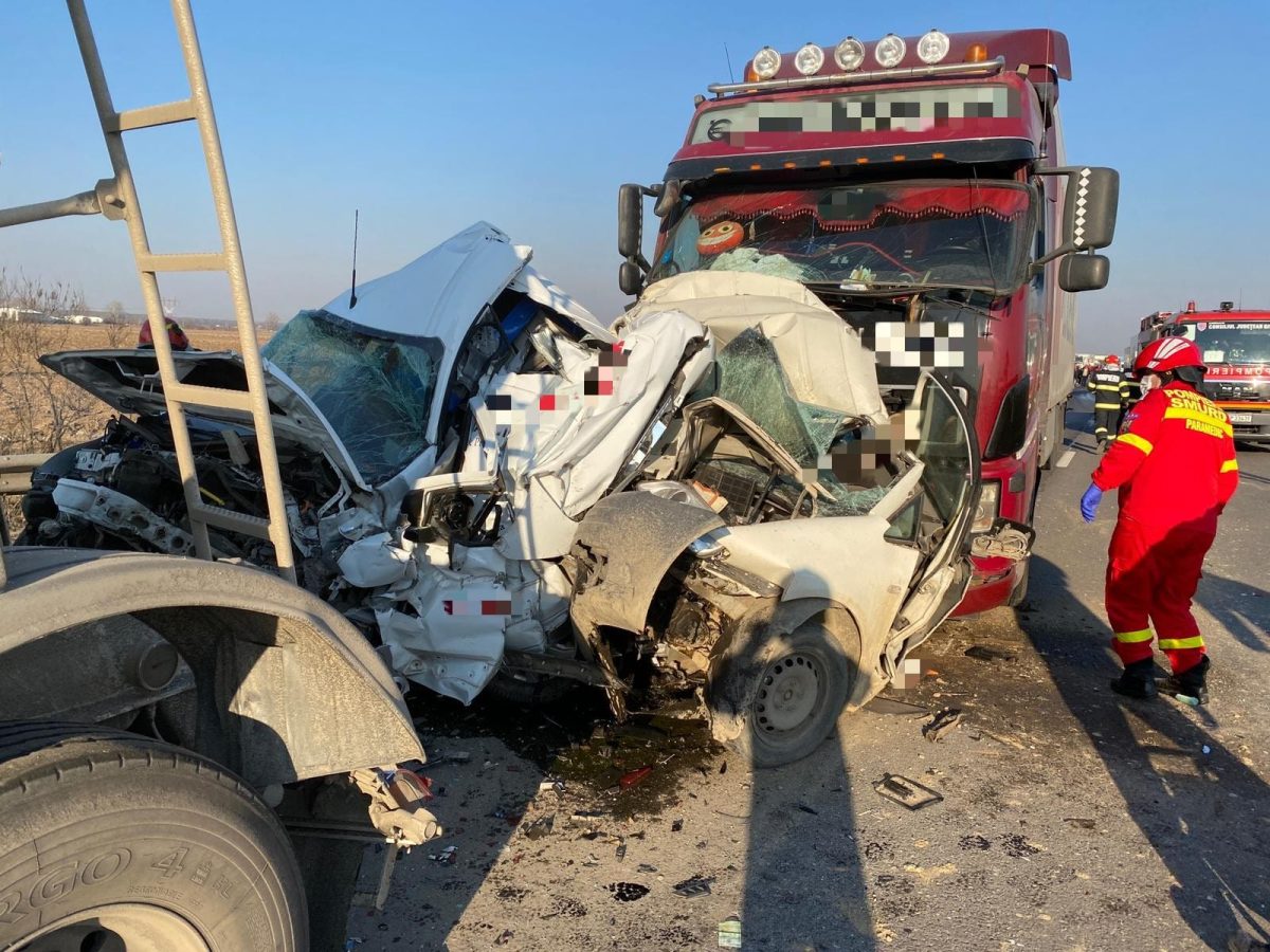 Accident cumplit pe A1! Mașinile s-au transformat în mormane de fiare. Șoferii nu au avut nicio șansă