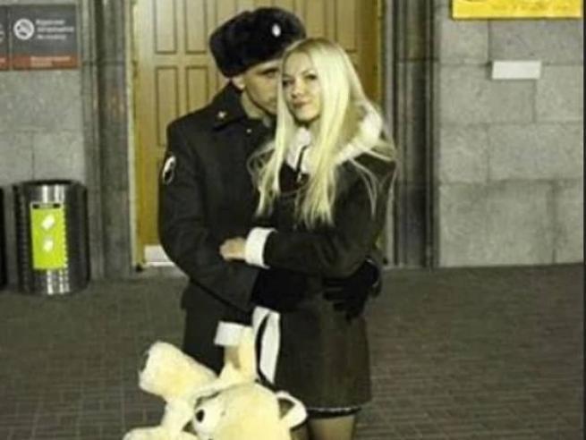 A fost identificat cuplul de ruși care dialogau: “Du-te și violează ucrainence, dar nu-mi spune mie și folosește prezervativul” Cine a înregistrat conversația