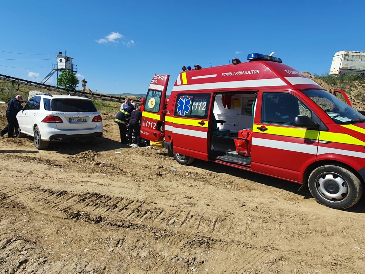 Incident grav în Prahova! Un bărbat a fost prins într-o bandă transportatoare, la balastieră