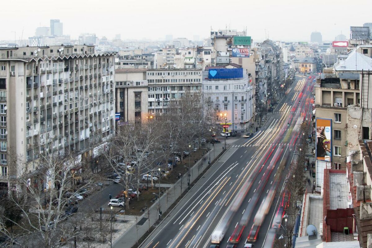 De-a râsu’-plânsu’! Doi șoferi din București plătesc și împart același loc de parcare: „De ce nu mi-a luat şi nevasta?”