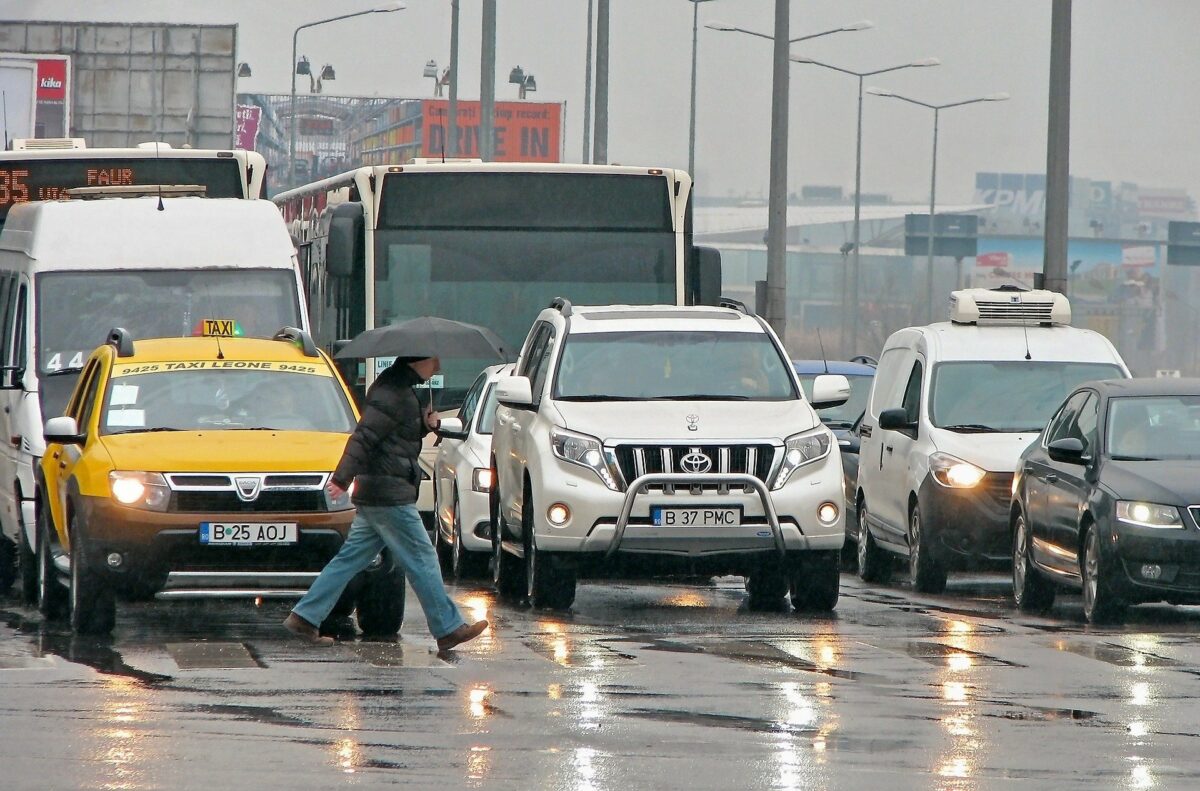 Trafic restricționat timp de 4 nopți în București. Liniile de transport public au fost modificate