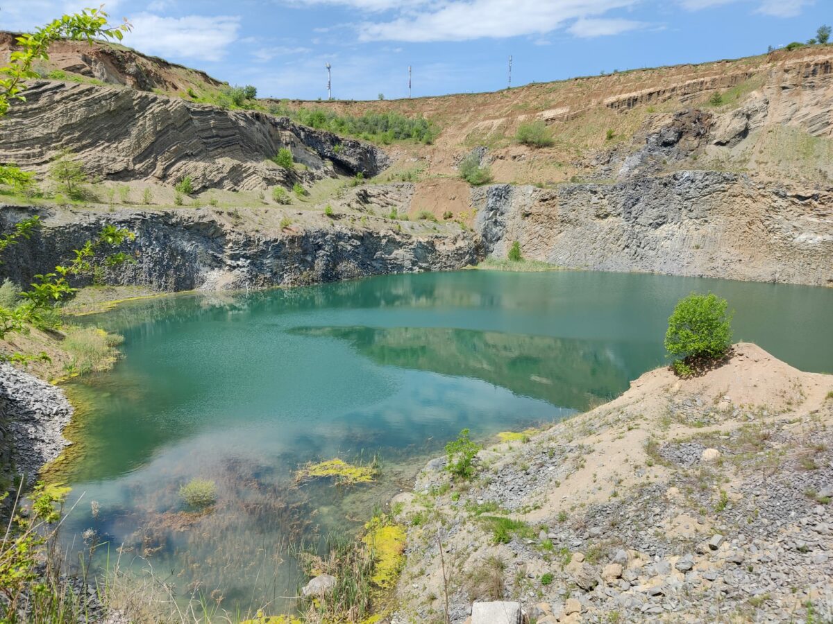 Paradisul ascuns din inima României. Lacul de smarald lasă turiștii fără cuvinte