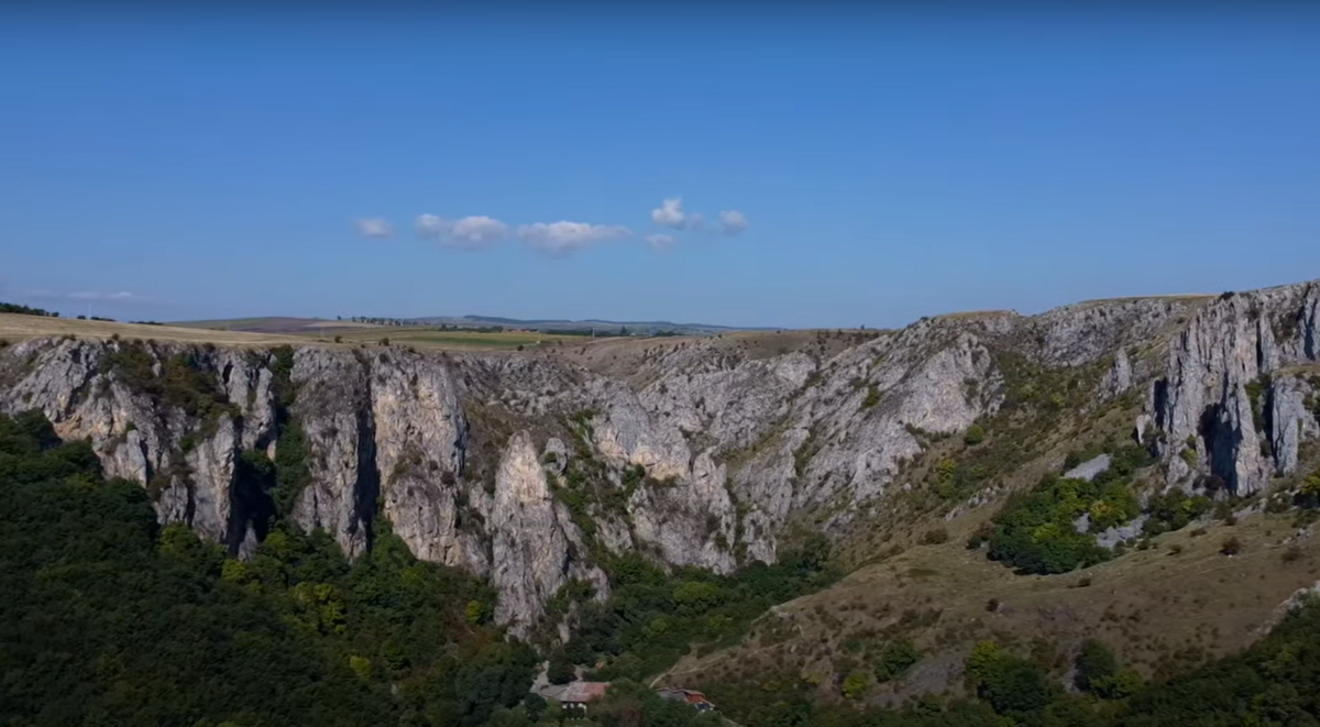 Locul din România puțin știut de turiști! Se află la 25 de kilometri de Cluj-Napoca și este o adevărată oază de liniște