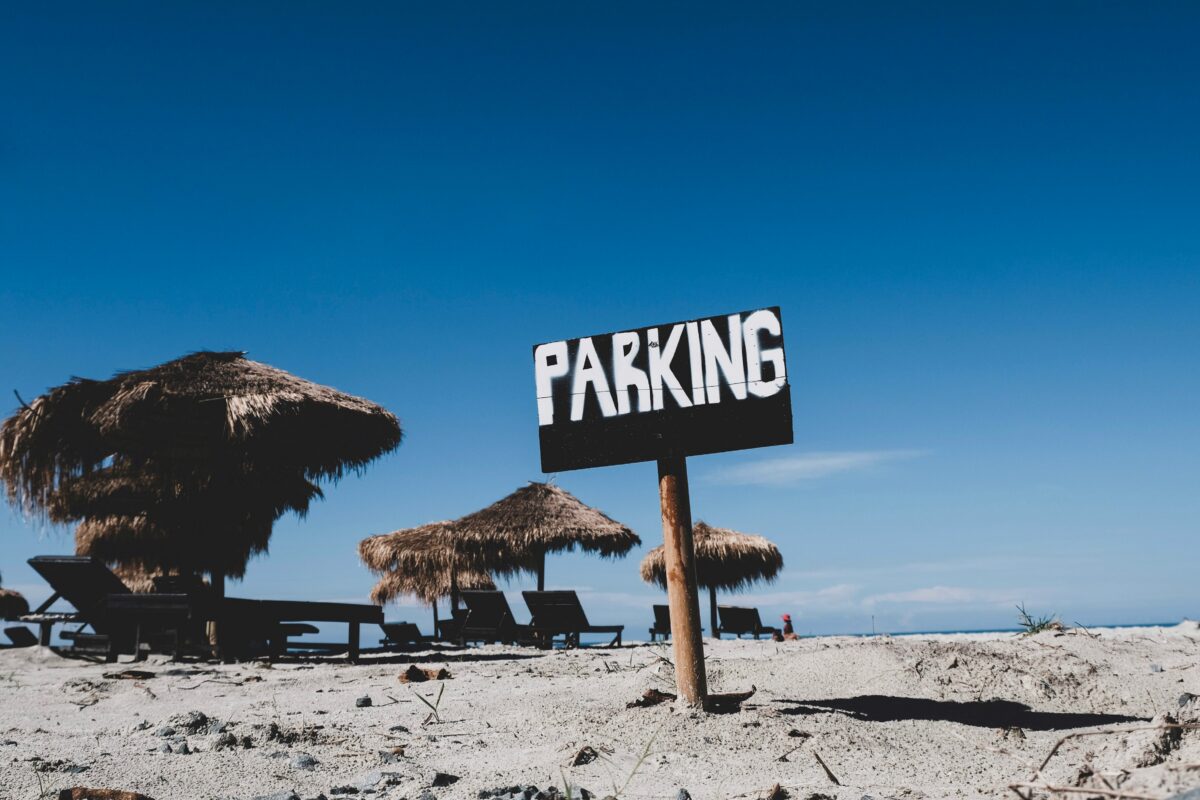Veste bună pentru turiști! Primăria Mangalia a eliminat taxa de parcare în stațiuni